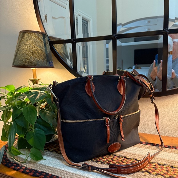 Dooney and Bourke authentic black and tan handbag - Picture 1 of 7